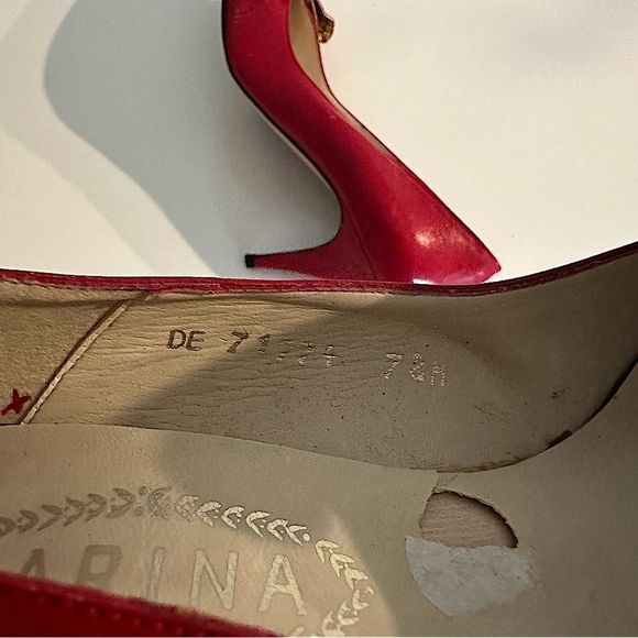 Vintage Red Pumps With Bows, Made In Spain, Embossed Leather, Gold Elements - Picture 15 of 16